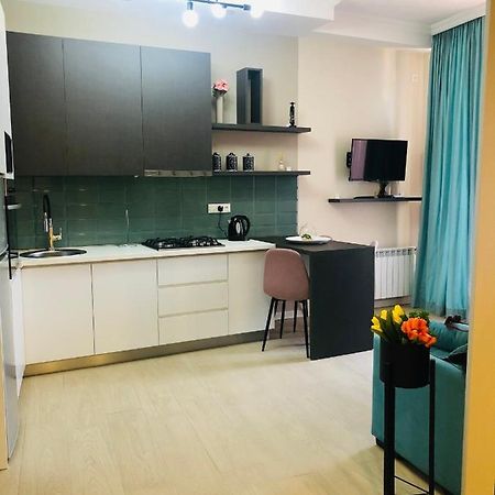 Wellconect Appartement Koetaisi Buitenkant foto