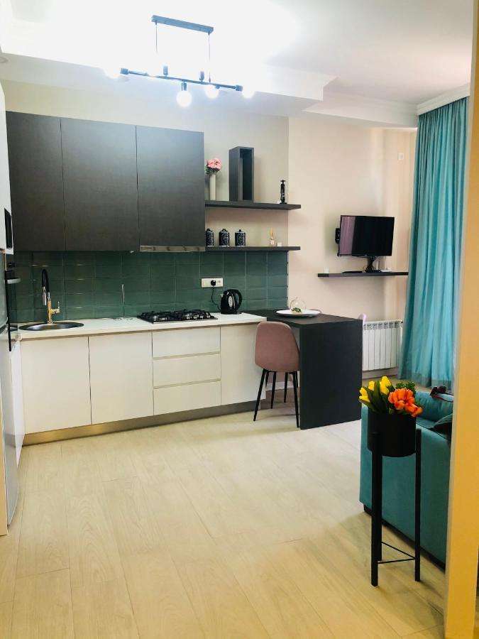 Wellconect Appartement Koetaisi Buitenkant foto