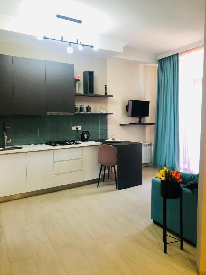 Wellconect Appartement Koetaisi Buitenkant foto