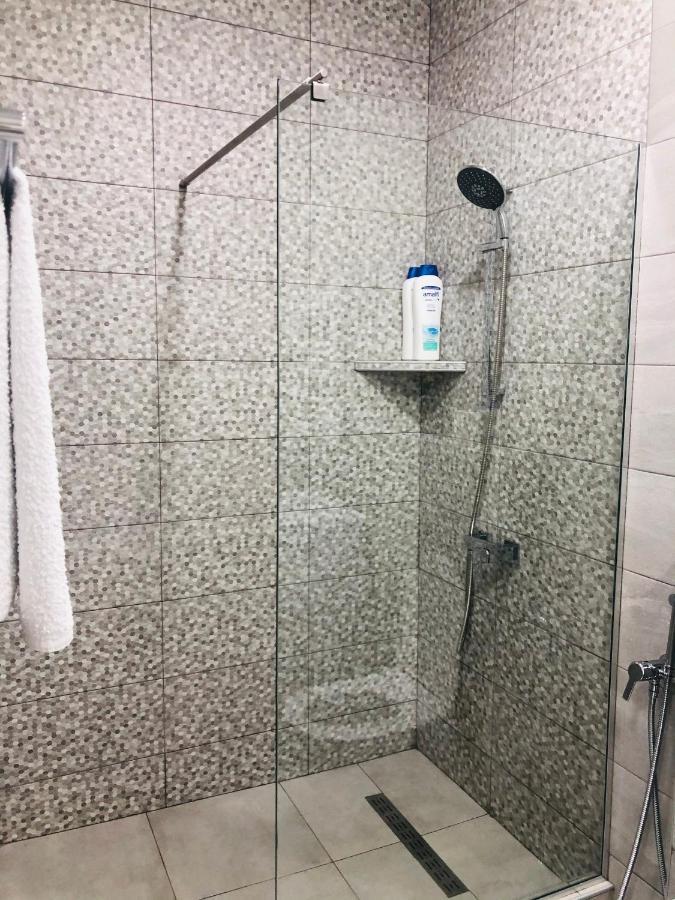 Wellconect Appartement Koetaisi Buitenkant foto