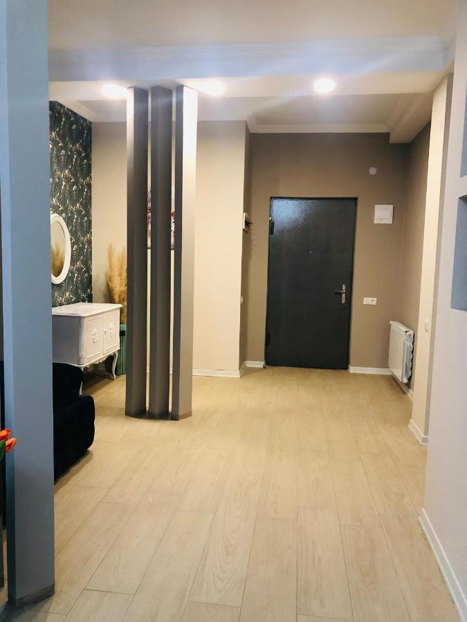 Wellconect Appartement Koetaisi Buitenkant foto